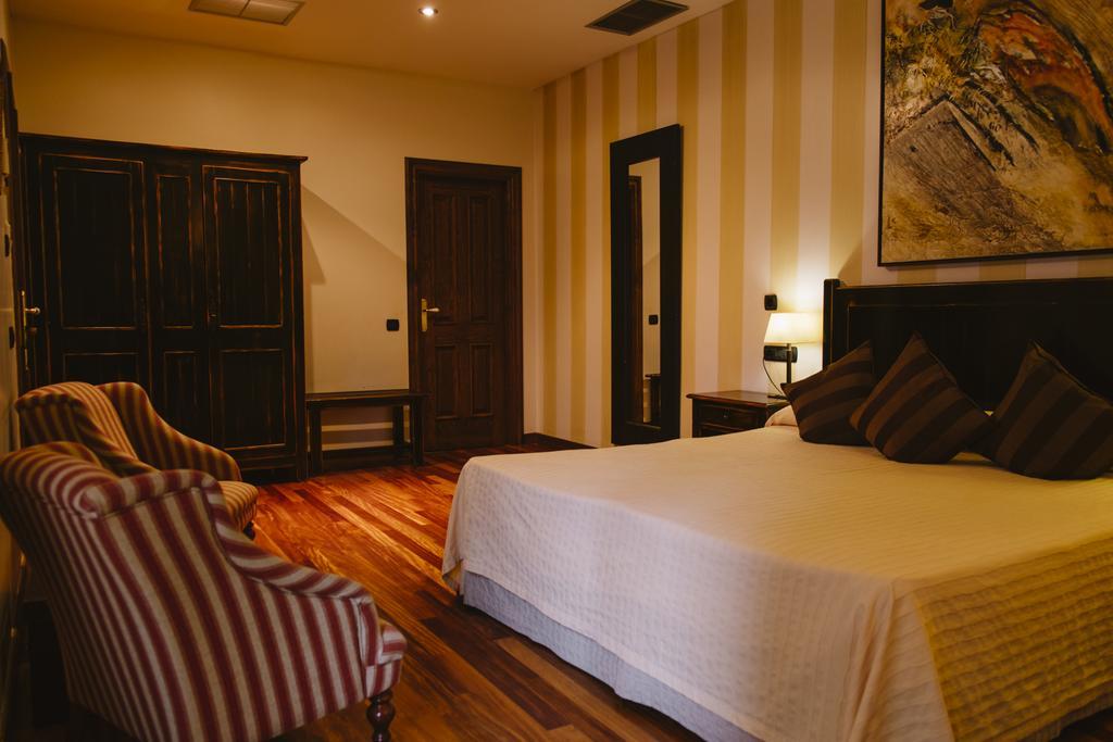 Hotel Vinicola Real-200 Monges Albelda De Iregua Eksteriør billede